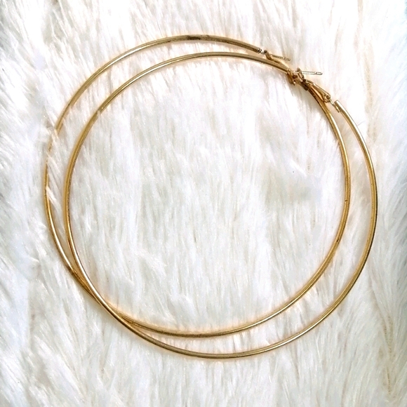 Huge gold hoops - Picture 1 of 3